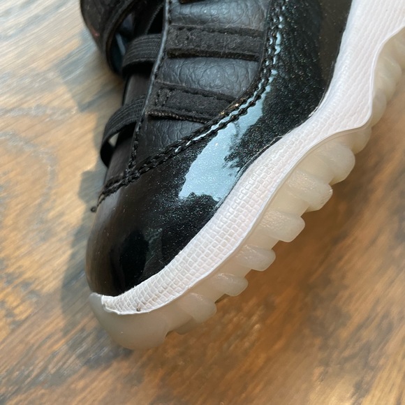 Jordan Retro 11 toddler size 5 excellent condition - Picture 5 of 6